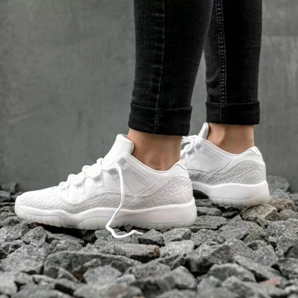 AIR JORDAN 11 Retro Low Heiress White - Picture 5 of 14